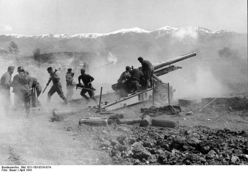 Bundesarchiv_Bild_101I-163-0319-07A%2C_Griechenland%2C_Artilleriestellung_auf_freiem_Feld